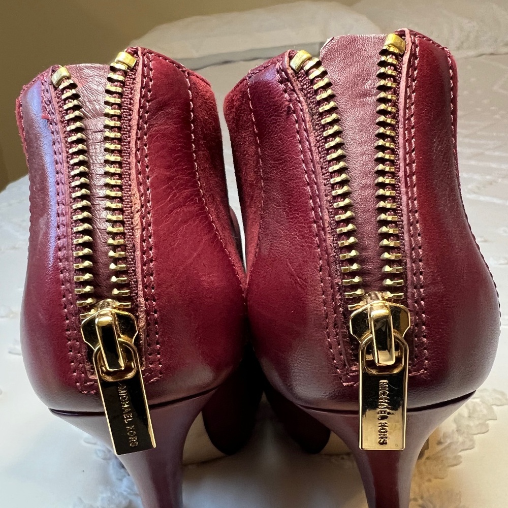 Michael Kors Guiliana Peep Toe Suede Ankle Booties in Burgundy SIZE 7.5 - Picture 10 of 10